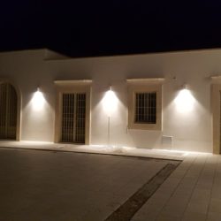 Illuminazione esterna a led - Masseria in Salento con Studio Iaquinta Architetti.