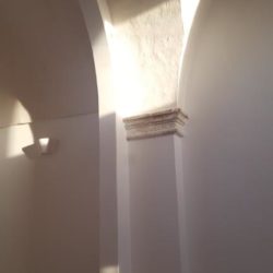 Particolare della parete e della volta di soffitto - Masseria in Salento con Studio Iaquinta Architetti.